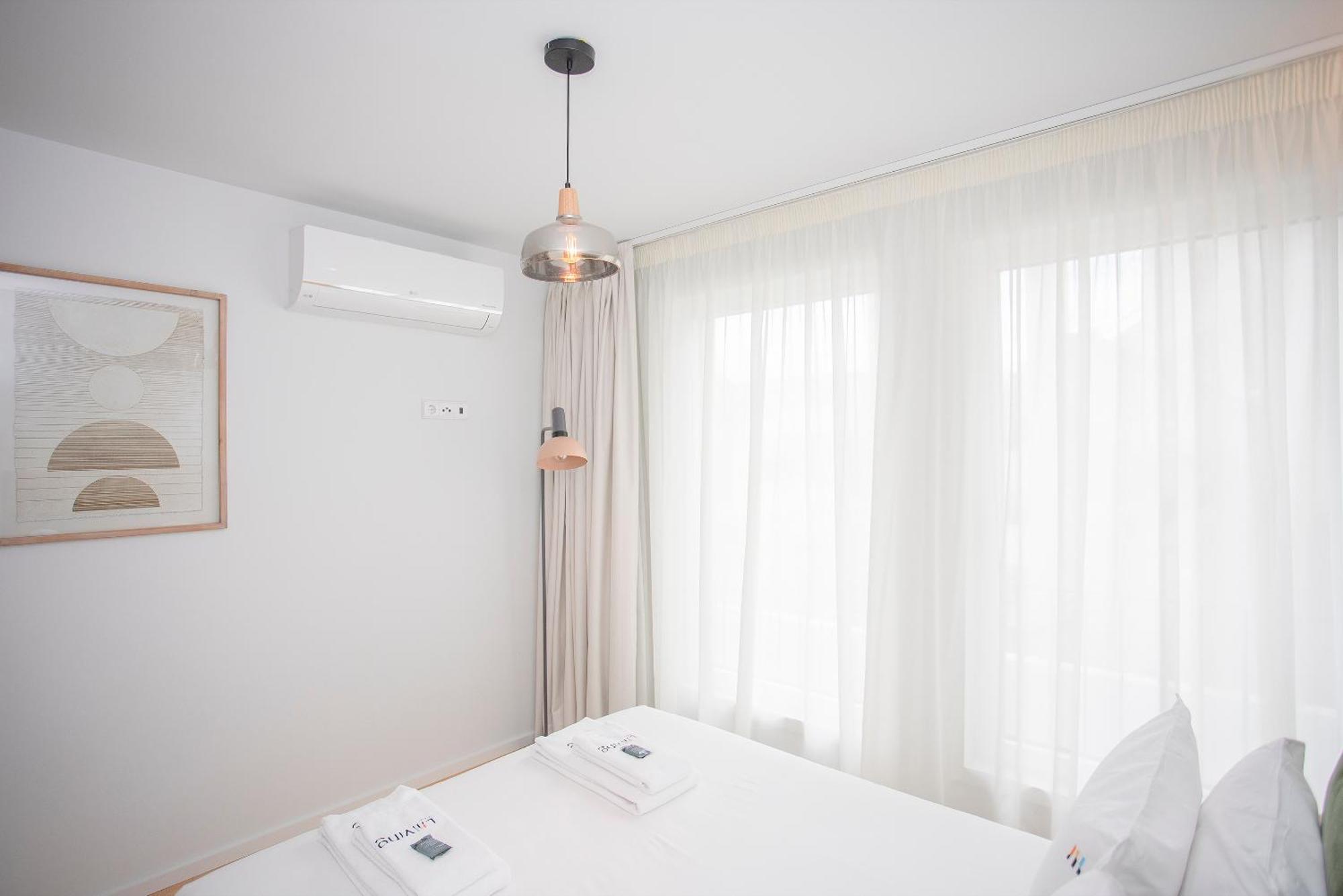 Liiiving In - Modern & Glam J Porto