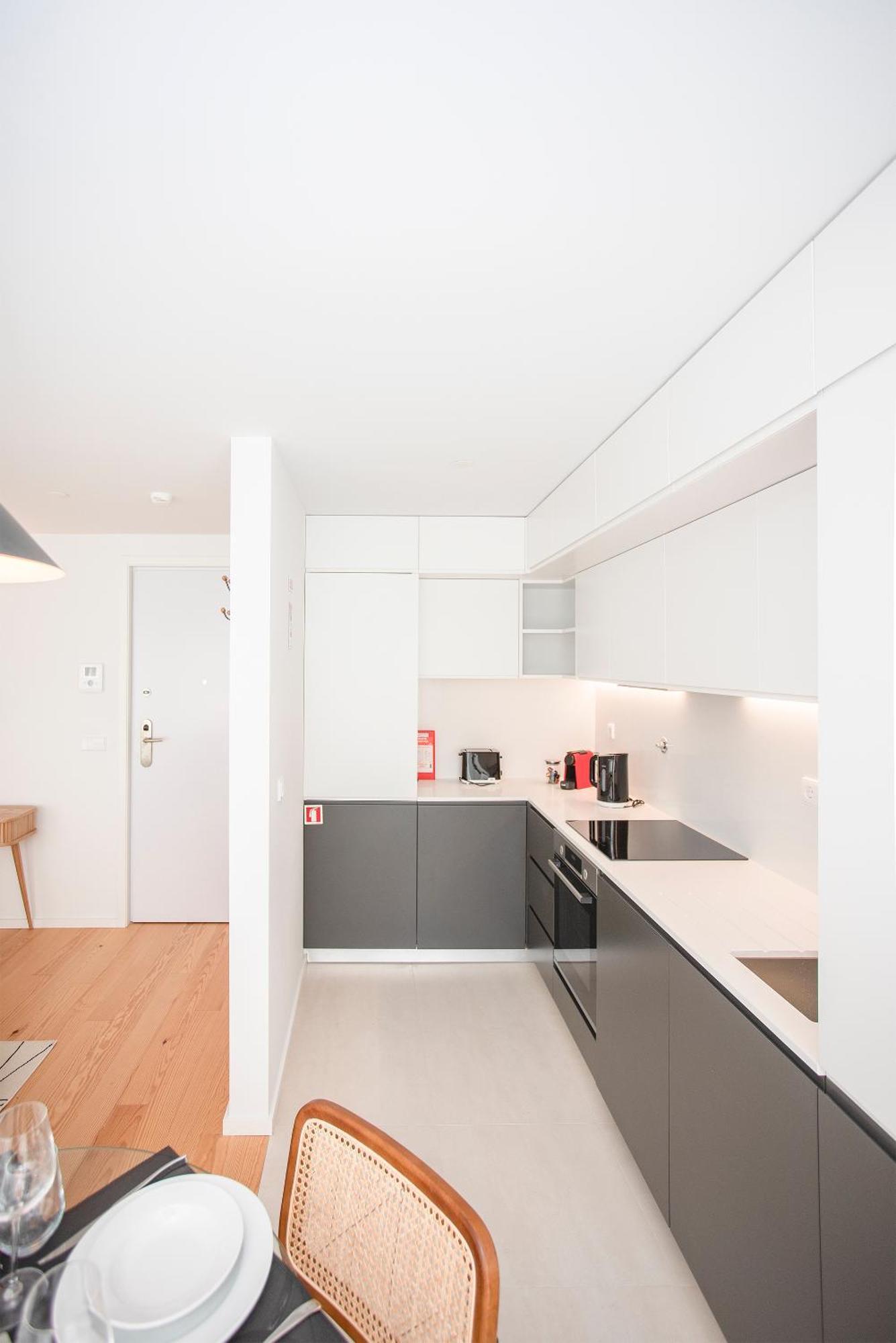 Liiiving In - Modern & Glam J